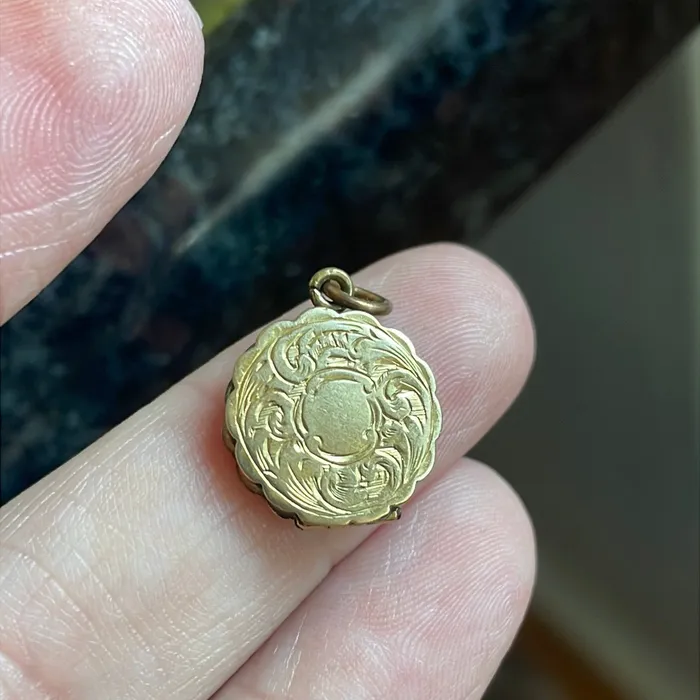 PreStyled Sets Vintage Paris Jewelry Ruffle Edge Dainty Locket Gold Filled Vintage