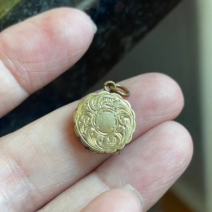 PreStyled Sets Vintage Paris Jewelry Ruffle Edge Dainty Locket Gold Filled Vintage PreStyled Sets Vintage Paris Jewelry Ruffle Edge Dainty Locket Gold Filled Vintage